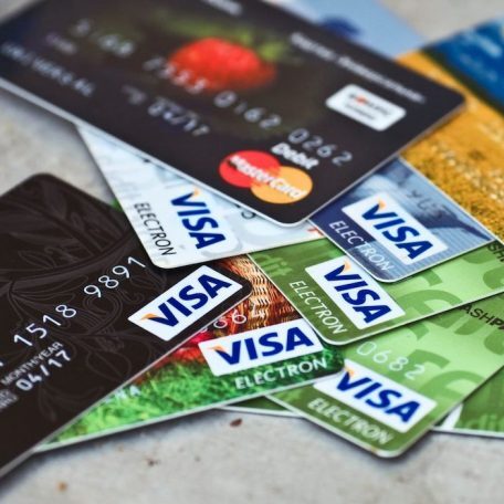 carte-de-credit-2-1600x1067-780x456-c-center